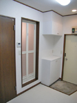 玄関収納と浴室ドア